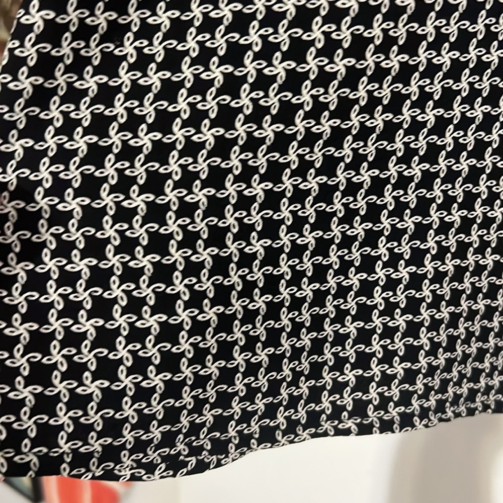 Talbots pure silk black/cream lined skirt. Hidden side zip closure. - Picture 3 of 8